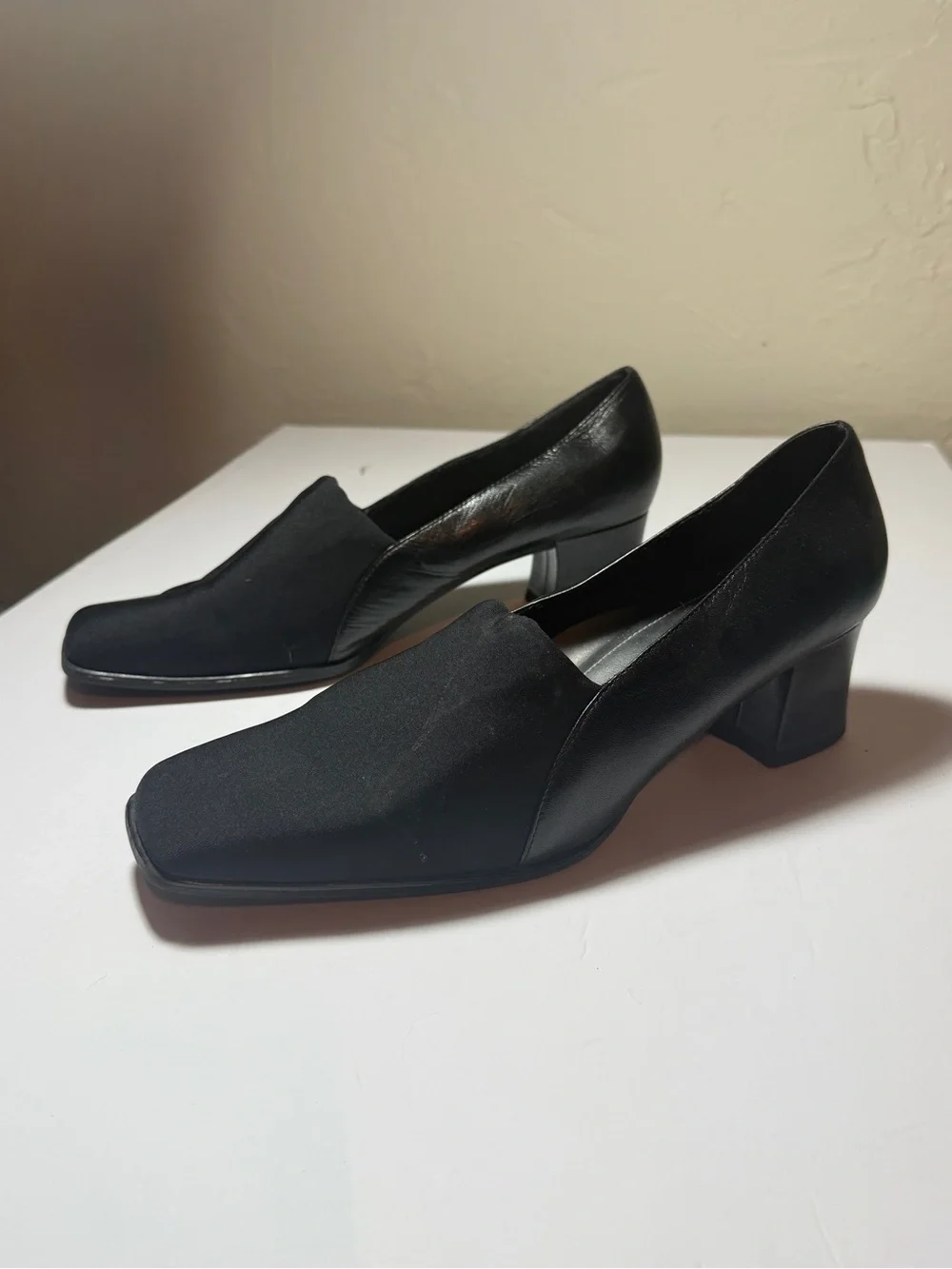 Naturalizer Women’s Black Leather & Stretch Heels Size 10W **READ**